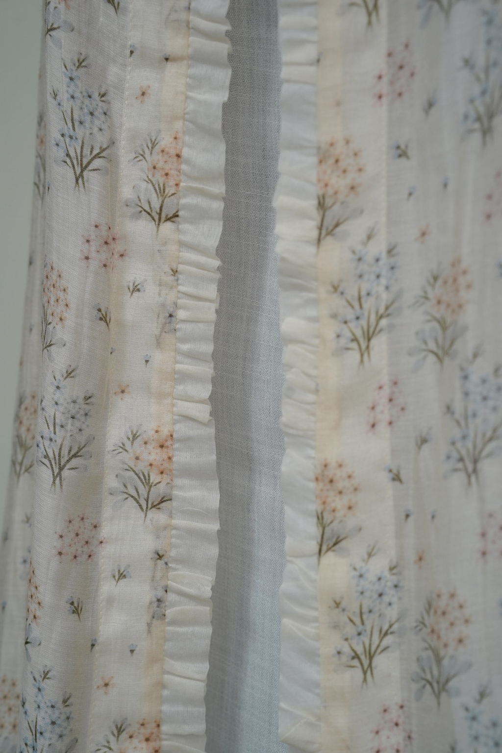 Delicate blooms abaya
