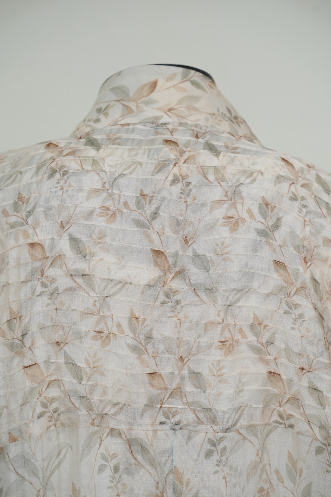 Delicate vines abaya
