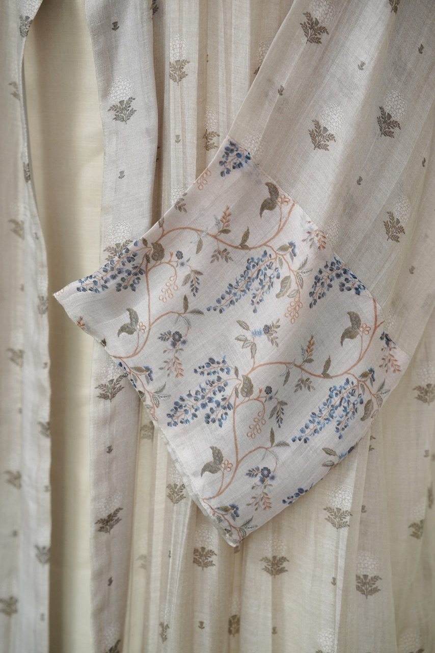 Wisteria buds abaya
