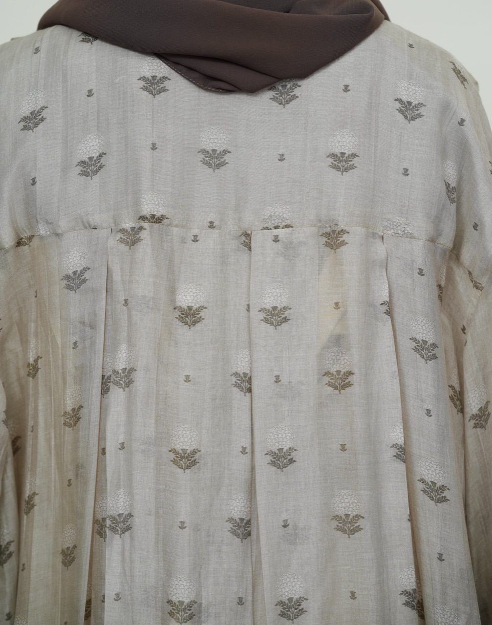 Wisteria buds abaya