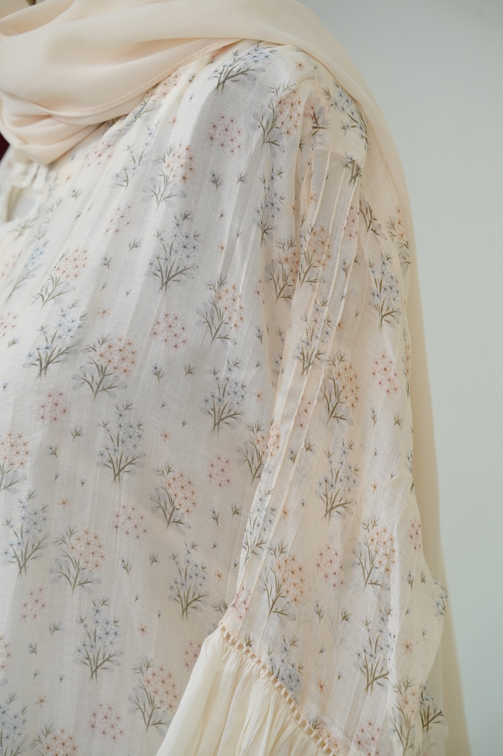 Delicate blooms abaya