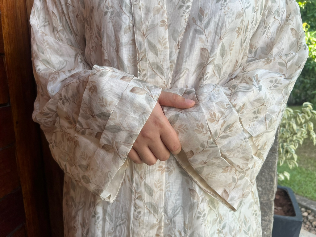 Delicate vines abaya