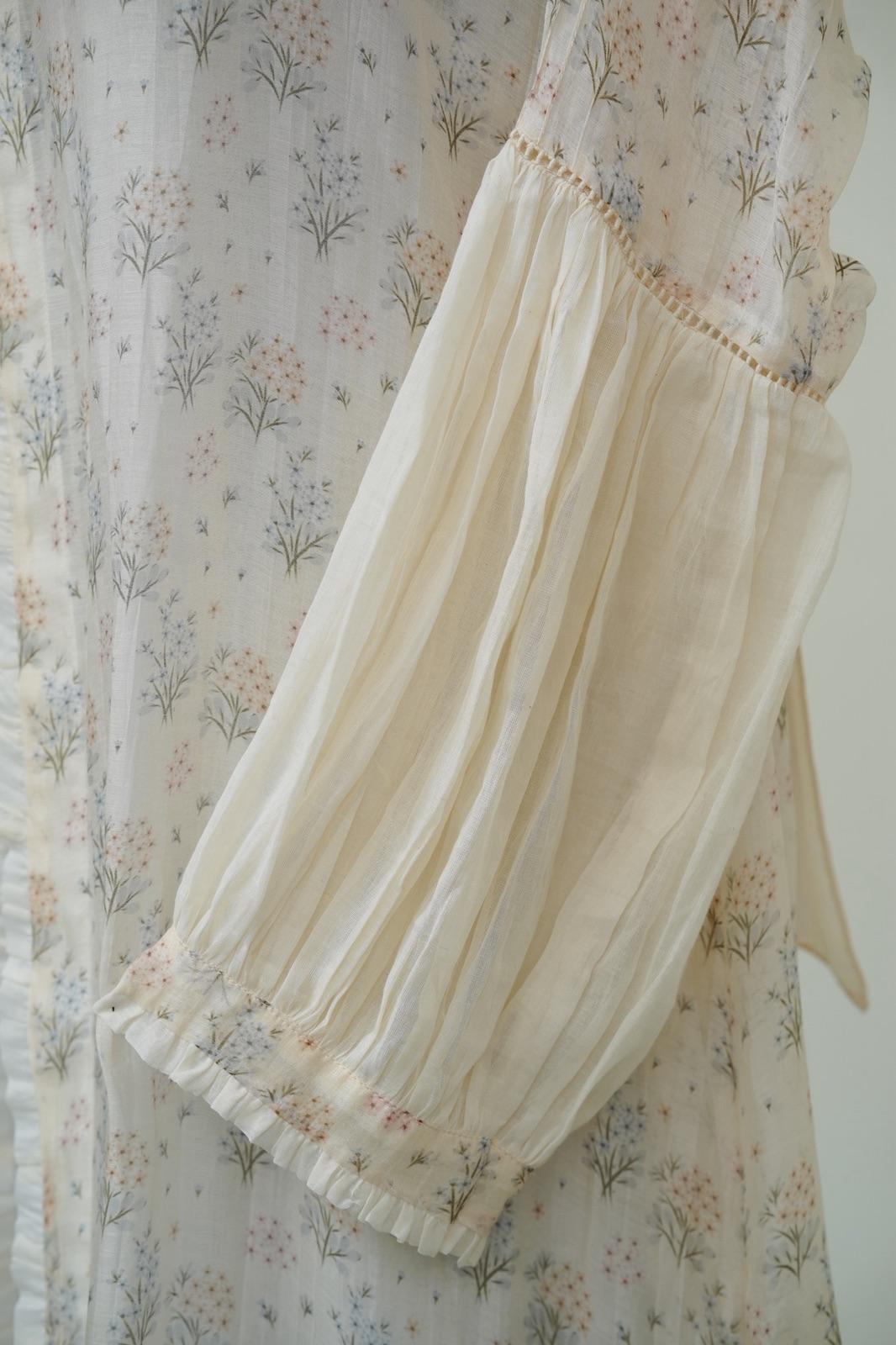Delicate blooms abaya