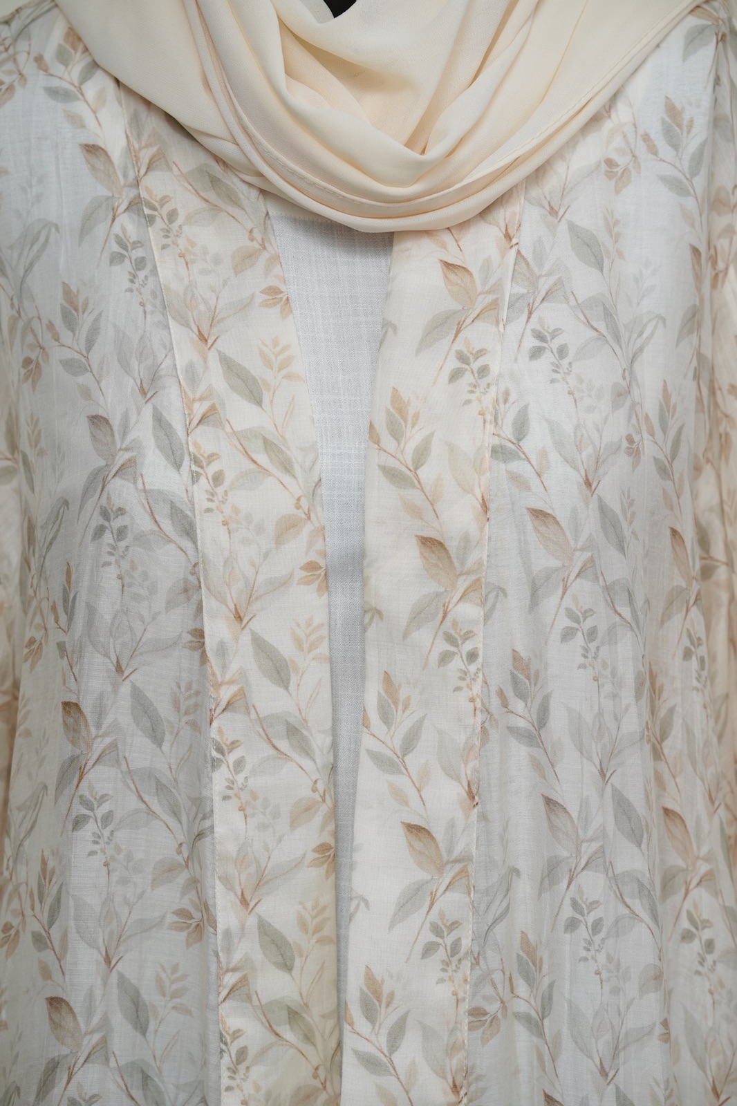 Delicate vines abaya
